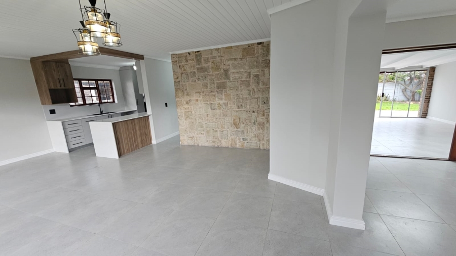 3 Bedroom Property for Sale in Dobson Western Cape